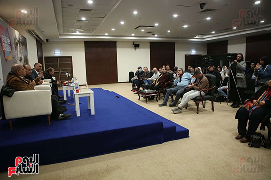 جانب من الندوة جانب من الندوة