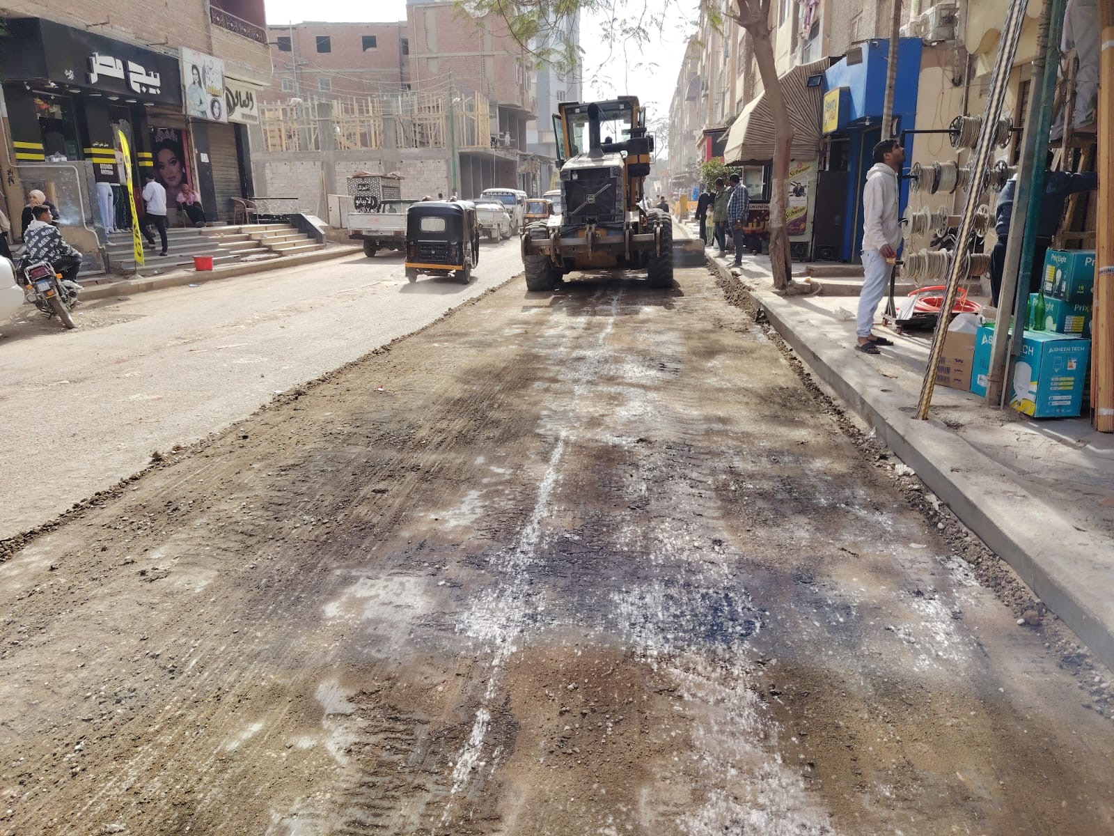 حملات فى العياط لتجميل الطرق ومداخل القرى وتحسين مستوى النظافة (6)