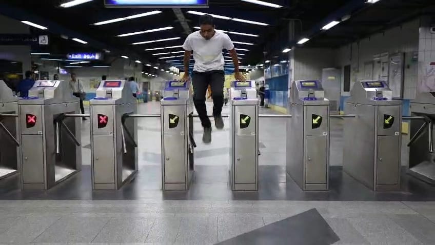 مخالفات فى المترو