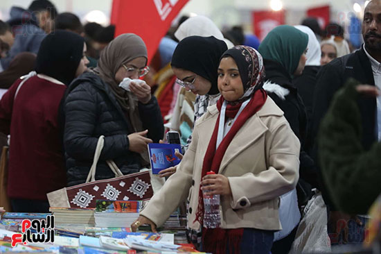 اجواء مميزة من داخل معرض الكتاب