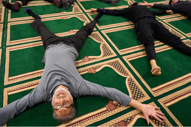 المصلون فى برادفورد المصلون فى برادفورد