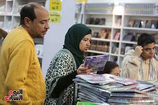 اجواء داخل اجنحة معرض الكتاب