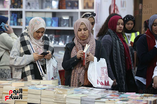 اجواء داخل اجنحة المعرض