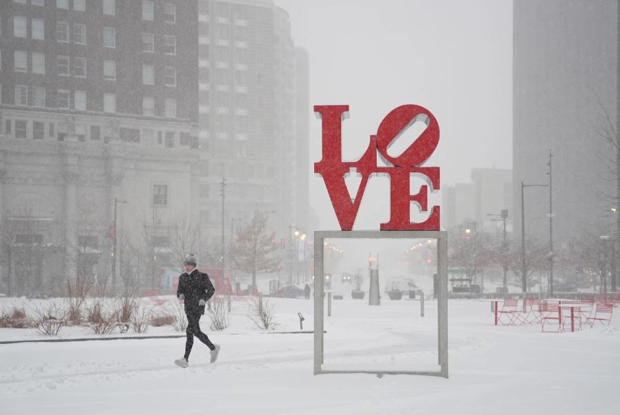 عاصفة شتوية تجتاح الولايات المتحدة بالصور (2)