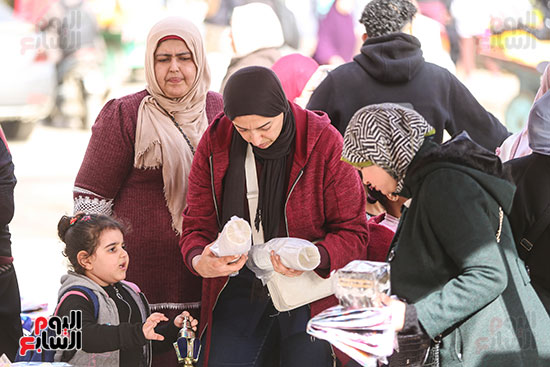 شراء ديكورات وفانوس رمضان