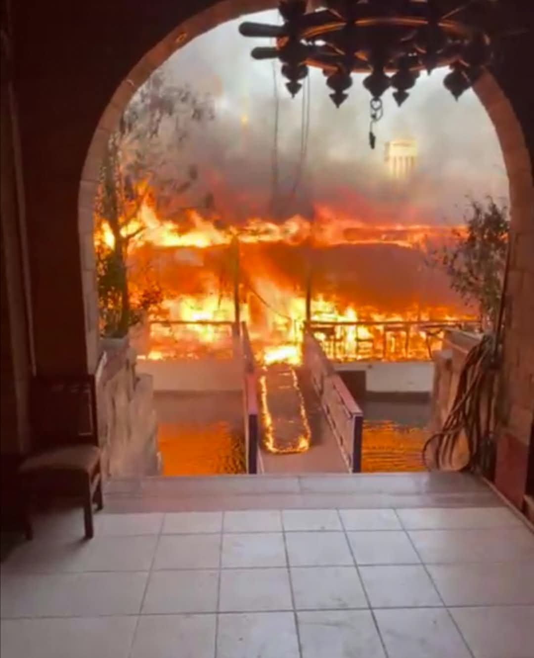 جانب من الحريق