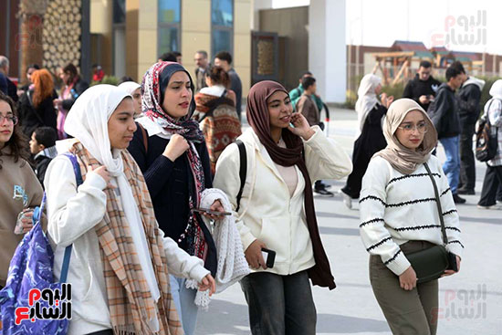 يوم حافل بالزوار