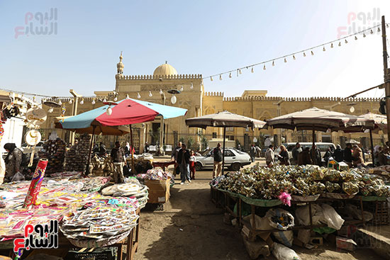 بيع الفوانيس أمام مسجد السيدة زينب