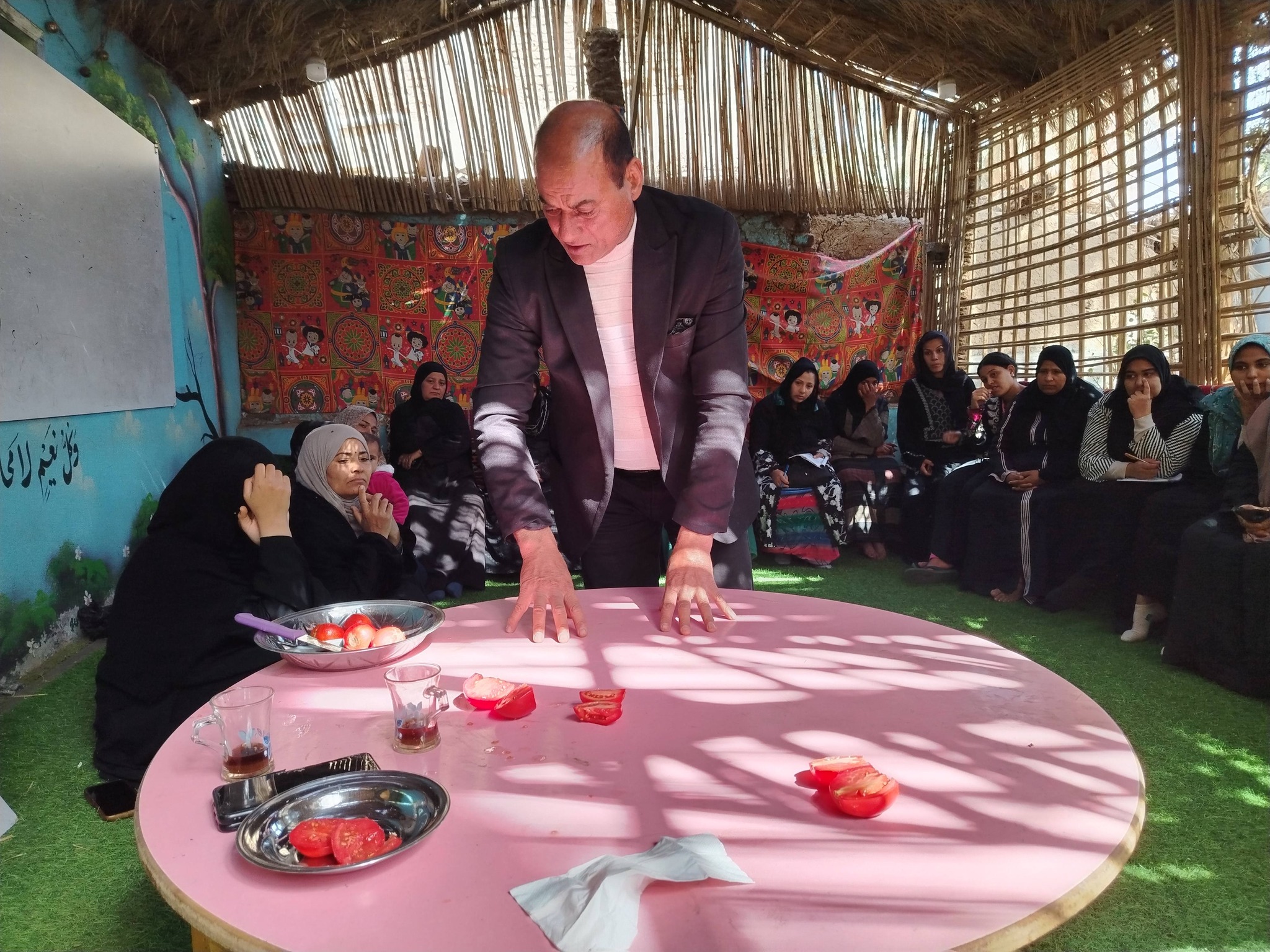 فعاليات تدريبات مكثفة على العمل في الطماطم المجففة للسيدات بالقرى فعاليات تدريبات مكثفة على العمل في الطماطم المجففة للسيدات بالقرى