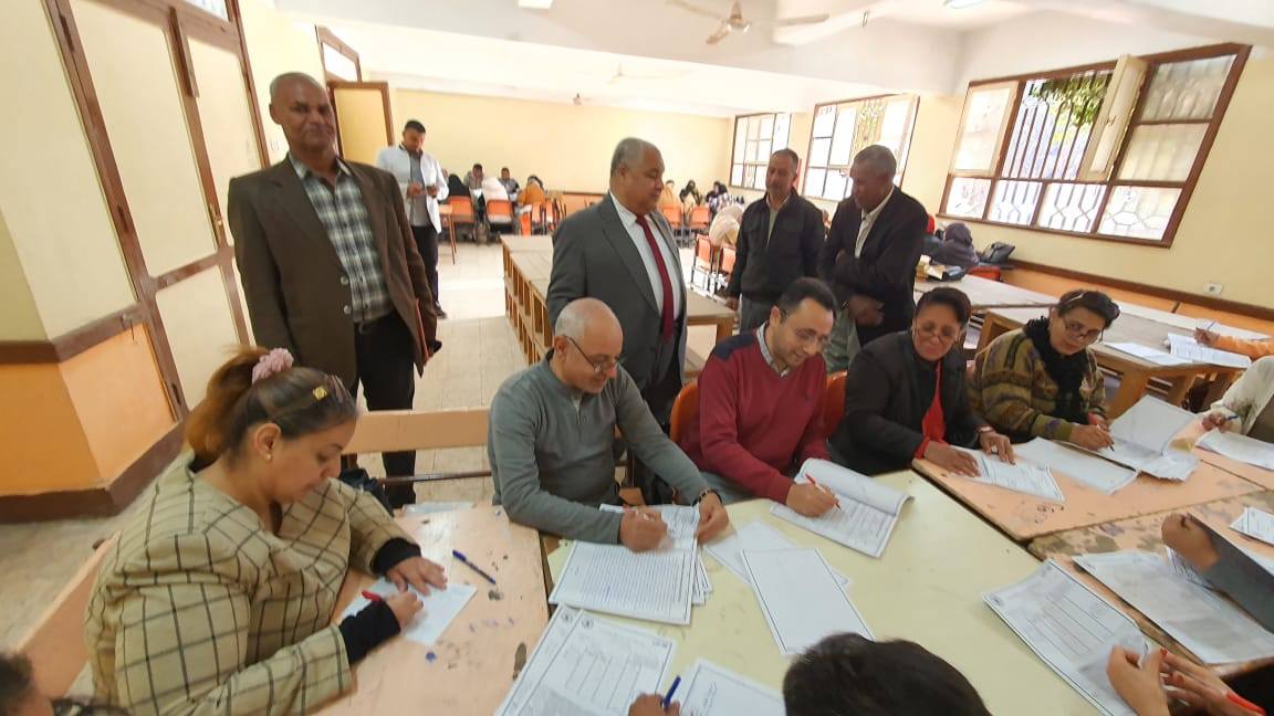 جولة للاطمئنان على سير أعمال التصحيح والكنترول للشهادة الإعدادية