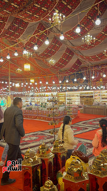 الاسر-والفرحة-بزينة-رمضان