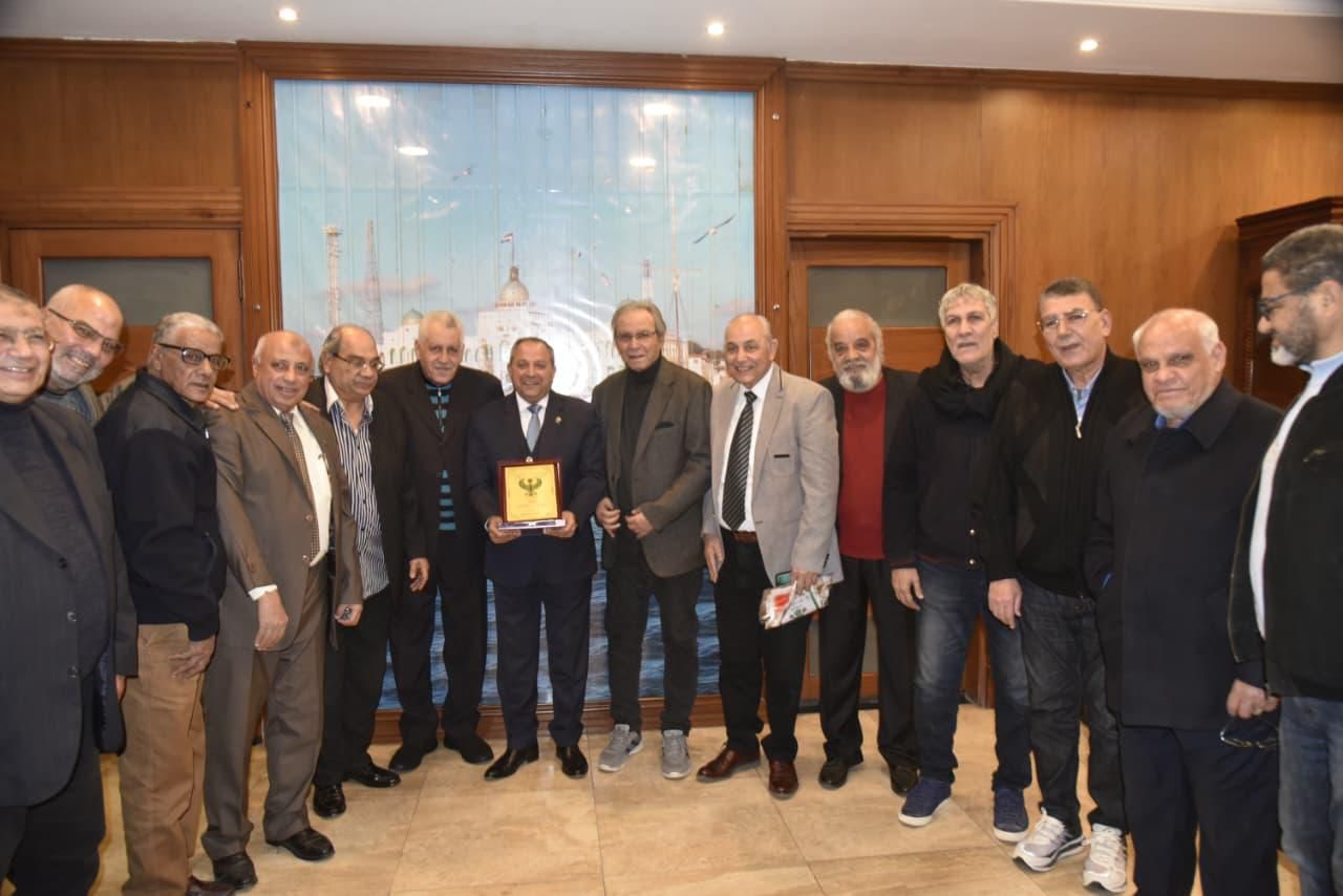 المحافظ وقدامي الرياضيين