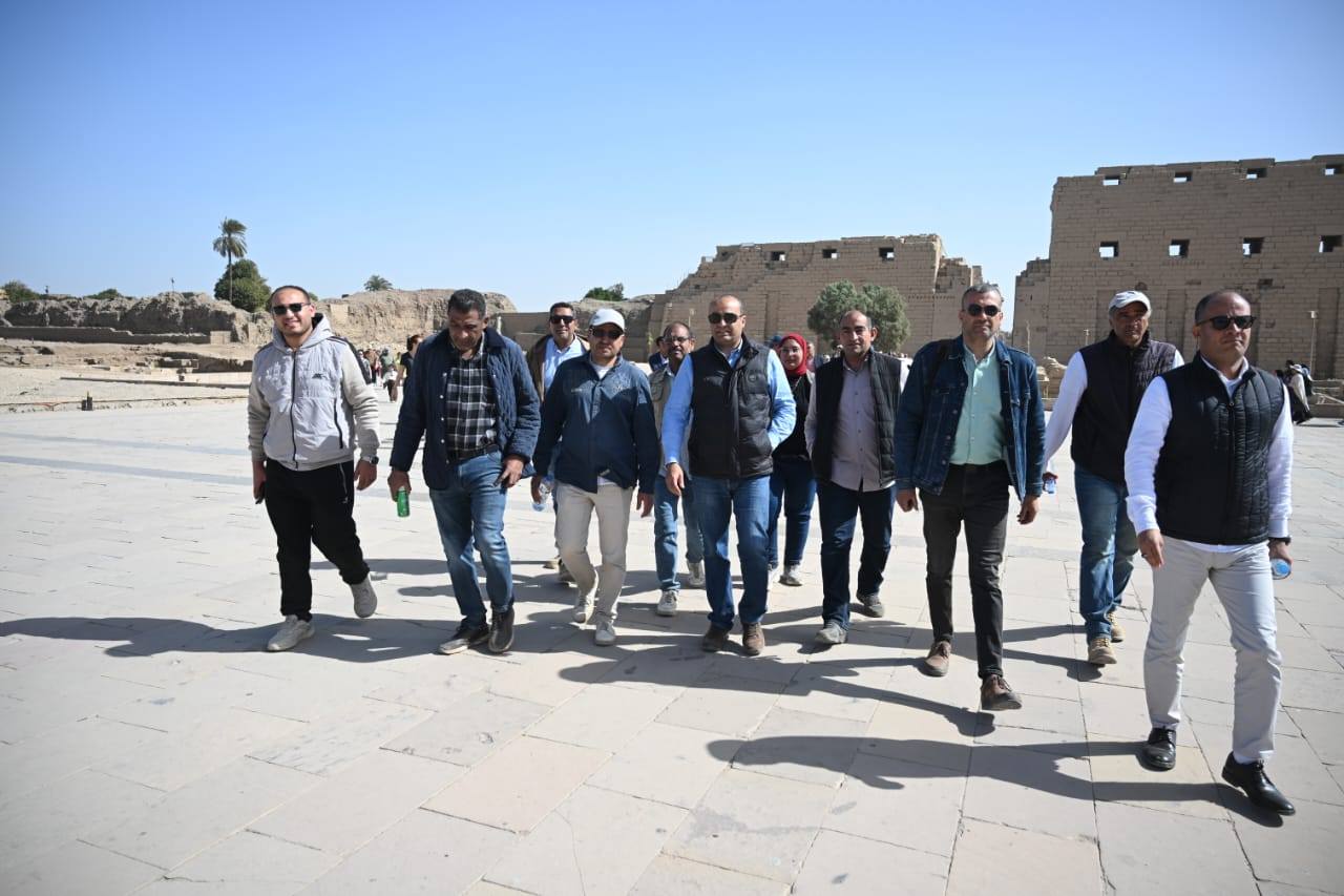 جولة أمين الأعلى للآثار فى معابد الكرنك