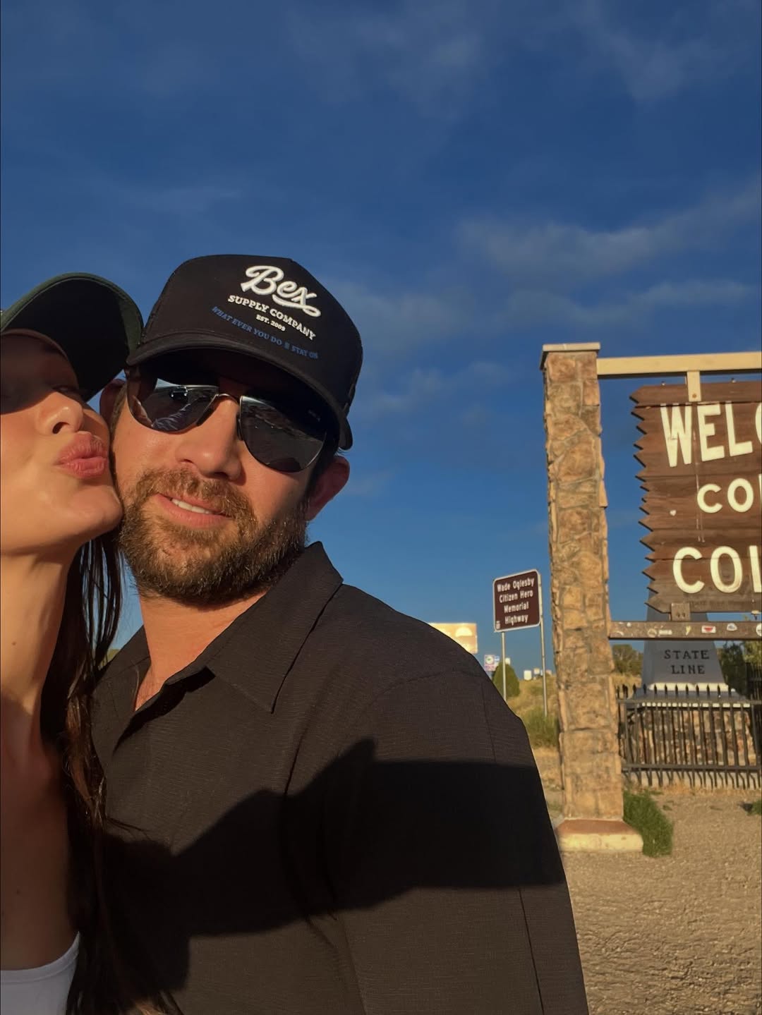 قبلة من بيلا لحبيبها