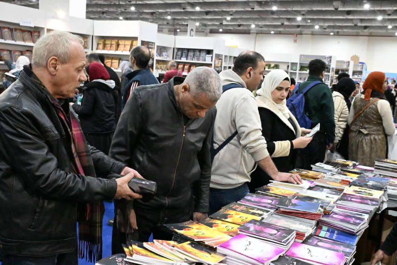 إقبال على إصدارات قصور الثقافة إقبال على إصدارات قصور الثقافة