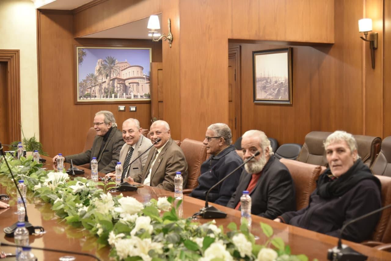 جاني اخر من اللقاء