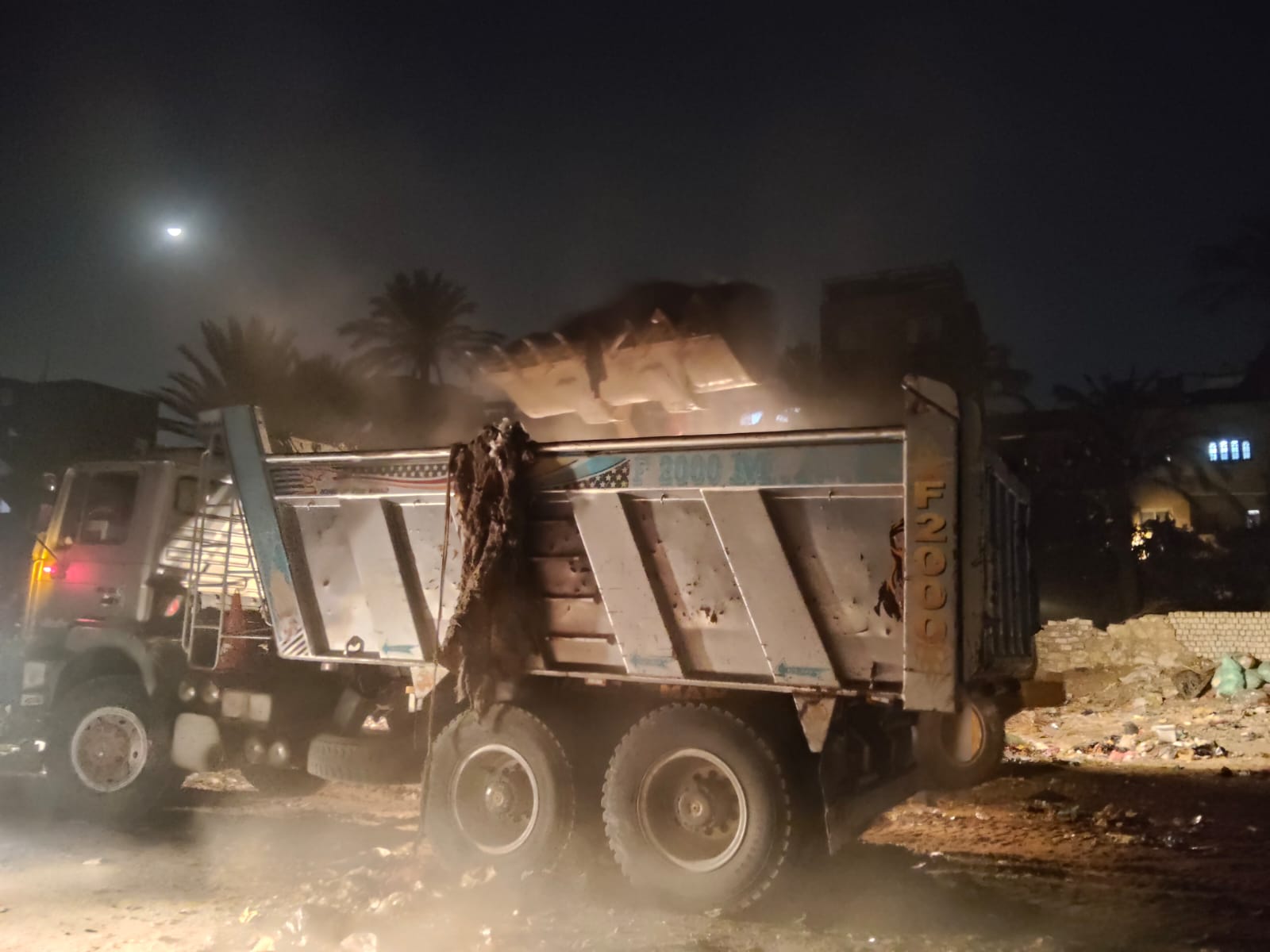 رفع 500 طن مخلفات من شارع الشباب بحي الهرم (3)