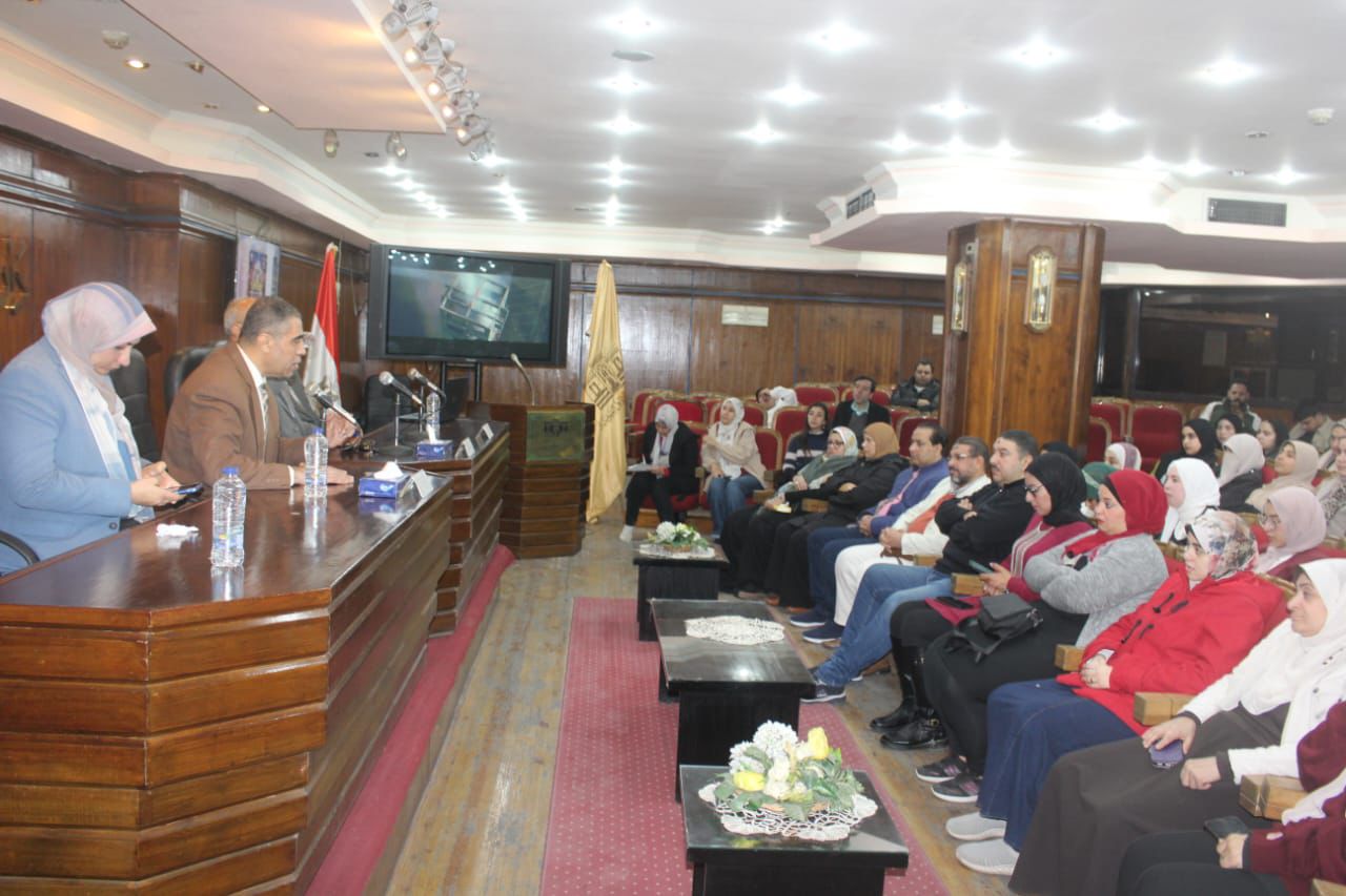 جانب من الندوة