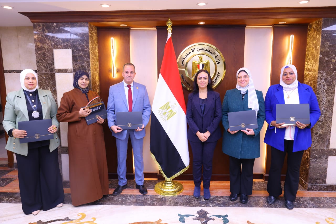 جانب من تكريم وزيرة التضامن للفائزين بجوائز مصر للتميز الحكومى