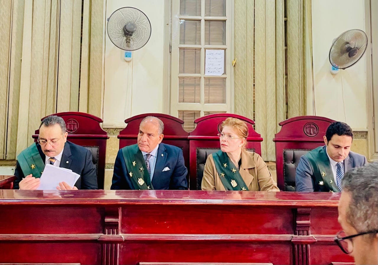 هيئة المحكمة اثناء القضية  (4)