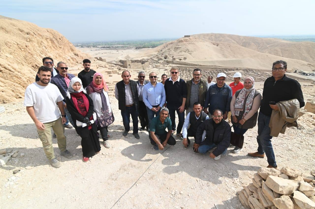 جولة داخل موقع ذراع أبو النجا ودير المدينة ومعبد مونتو بالكرنك