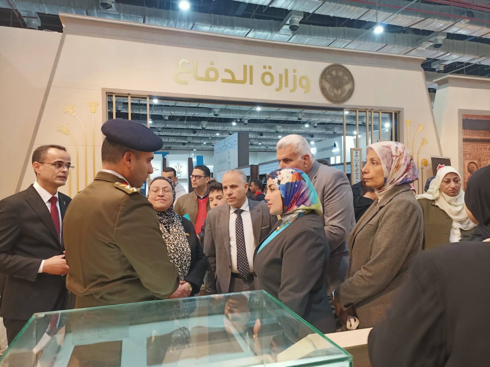 جامعة دمنهور تنظم زيارة لطلابها لمعرض القاهرة الدولي للكتاب بدورته الـ 57 (1)