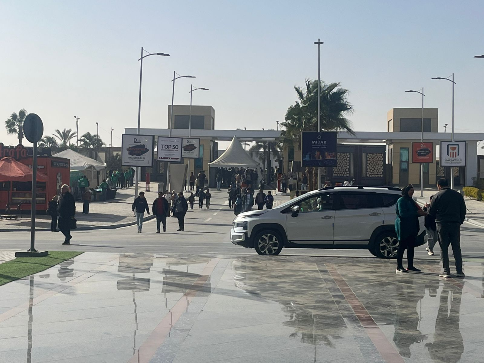 بدء توافد الزوار على معرض الكتاب