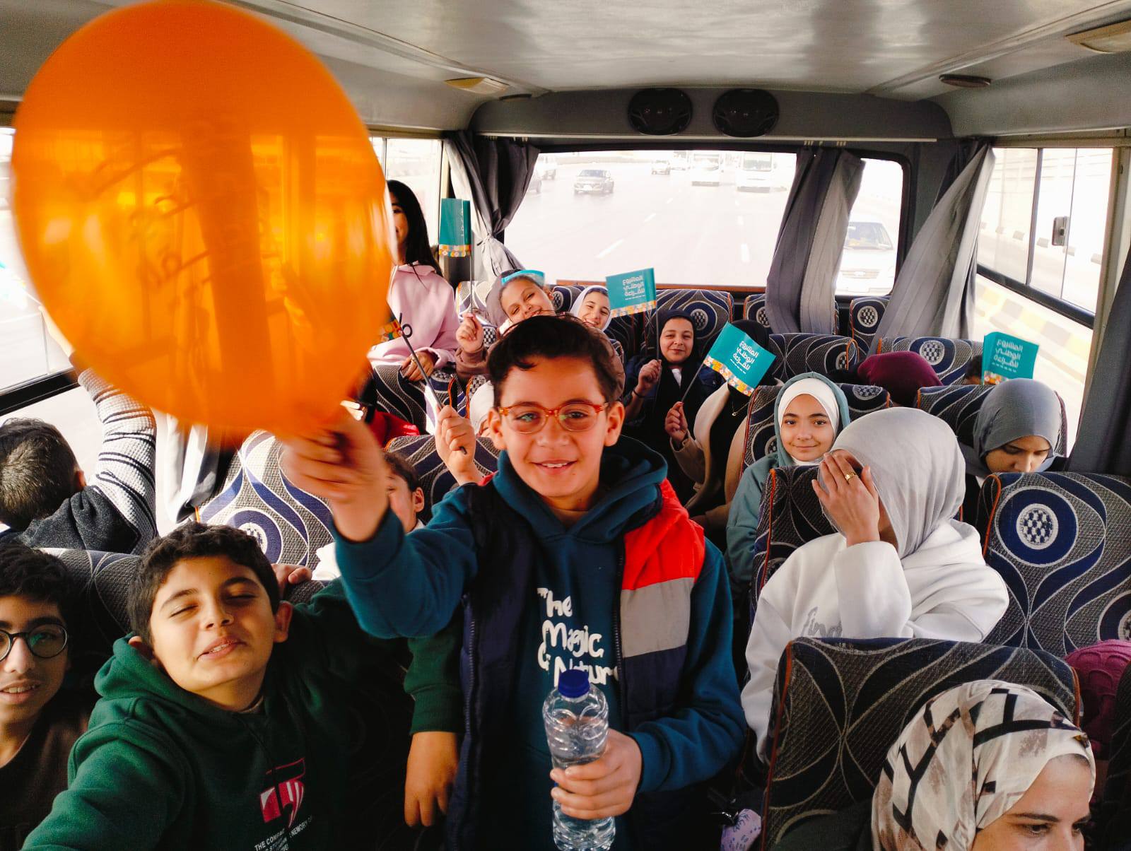 الفرحة داخل الأتوبيسات الفرحة داخل الأتوبيسات