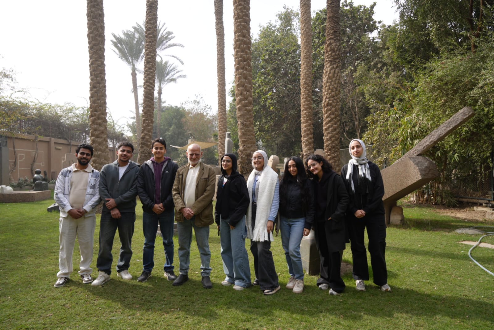 المشاركين فى ورشة النحت الثانية