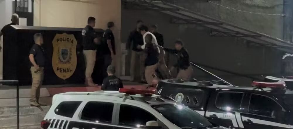 جواو ليما في طريقه لسجن روجر جواو ليما في طريقه لسجن روجر