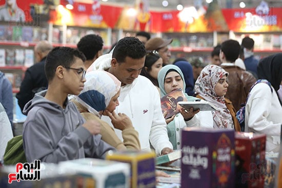 المعرض يعكس شغف القراءة لدى الجمهور