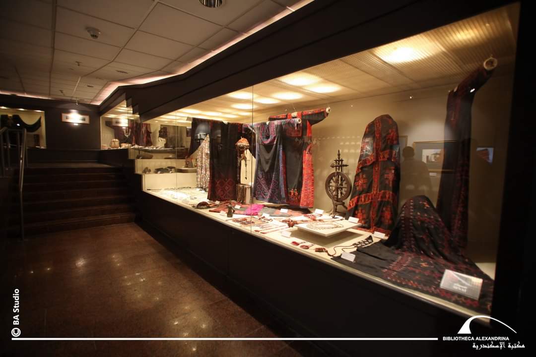 ملابس وحلى من التراث ملابس وحلى من التراث