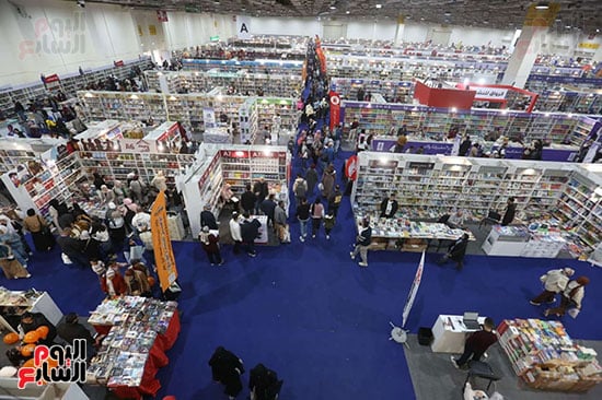 اجنحة الكتب العلمية تحظى باهتمام واضح