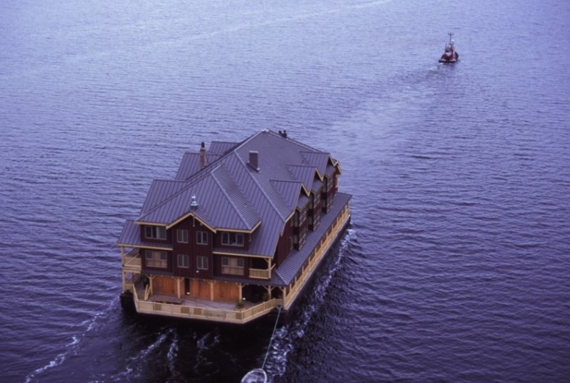 فندق يطفو على الماء