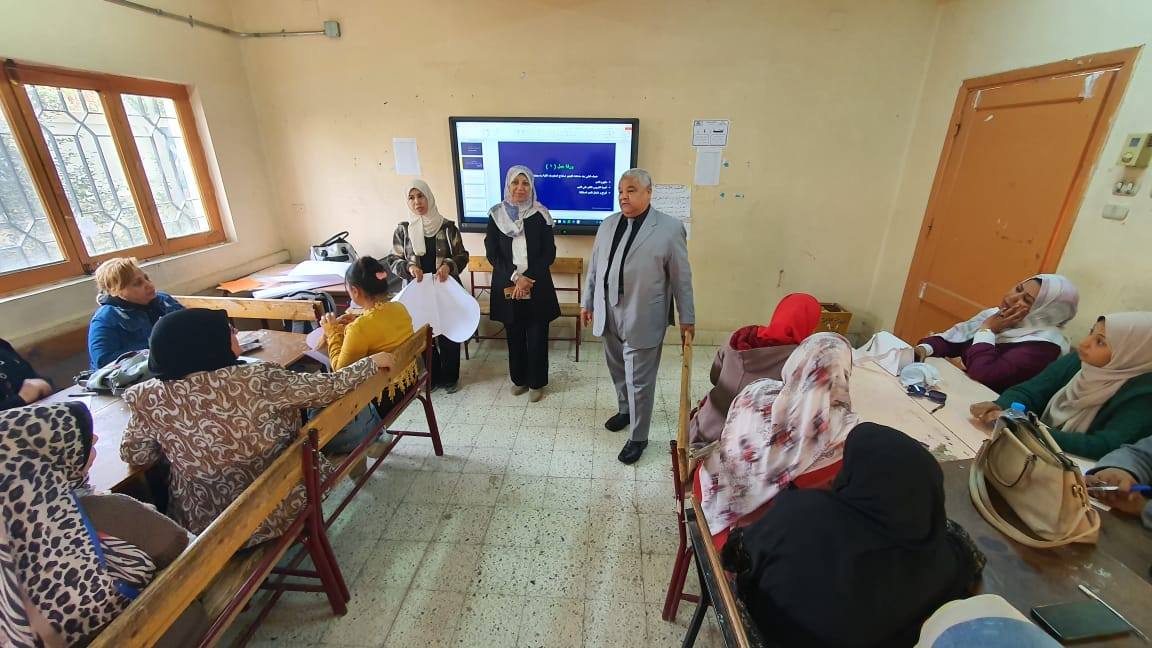 وكيل تعليم الأقصر يتابع المقابلات لرؤساء لجان الثانوية العامة