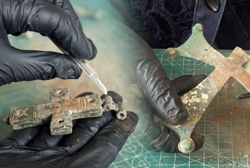 صليب برونزى