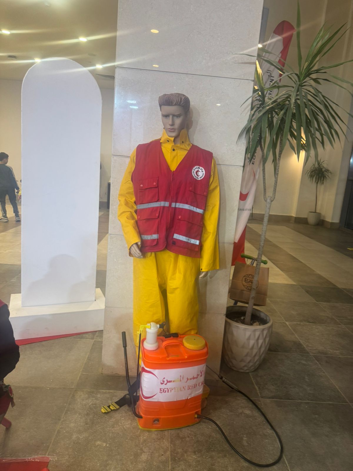 مجسم لرجال الهلال الأحمر مجسم لرجال الهلال الأحمر