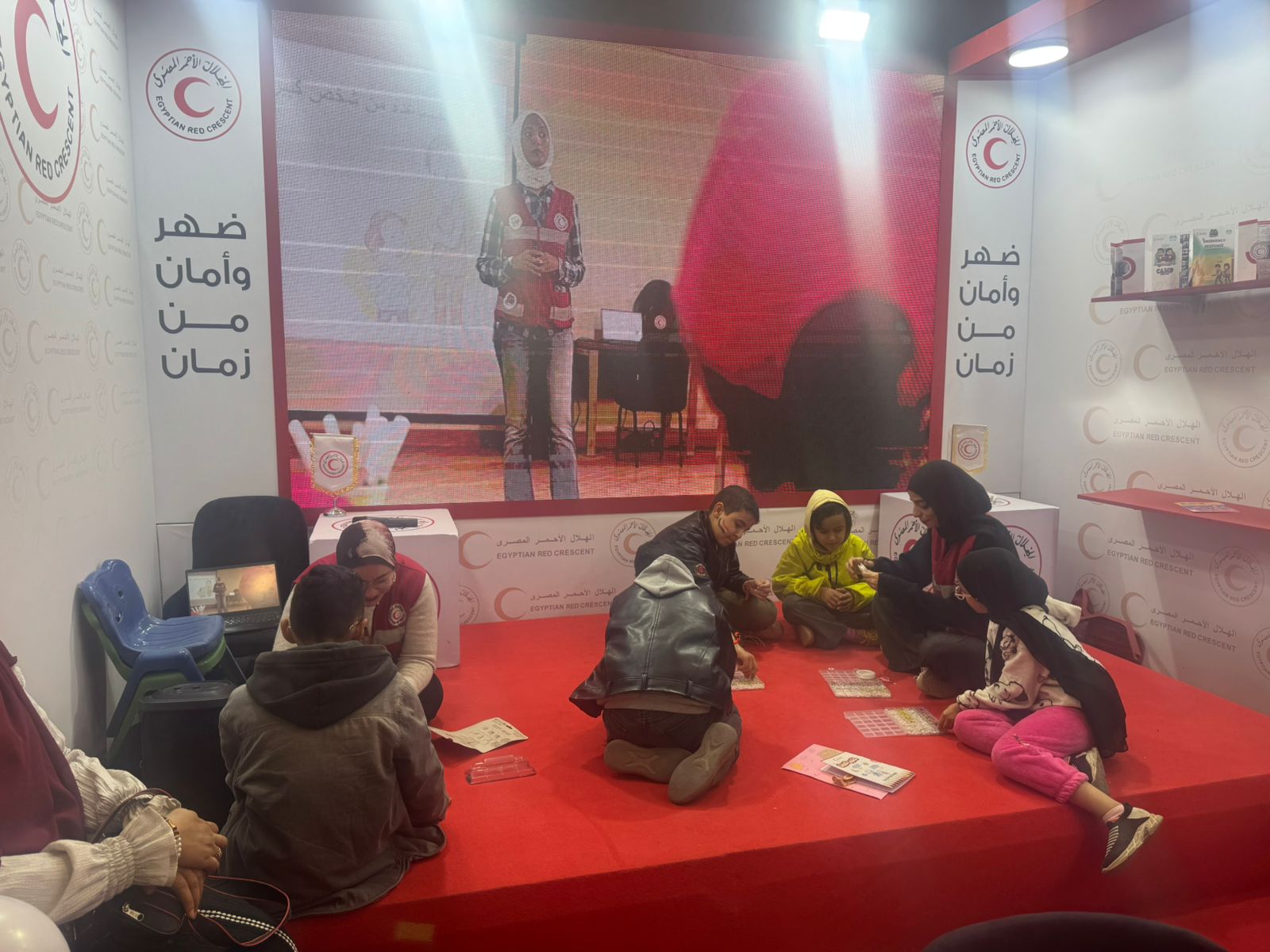أنشطة الأطفال بجناح الهلال الأحمر أنشطة الأطفال بجناح الهلال الأحمر