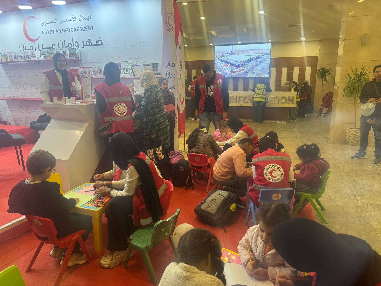 إقبال على جناح الهلال الأحمر المصرى إقبال على جناح الهلال الأحمر المصرى