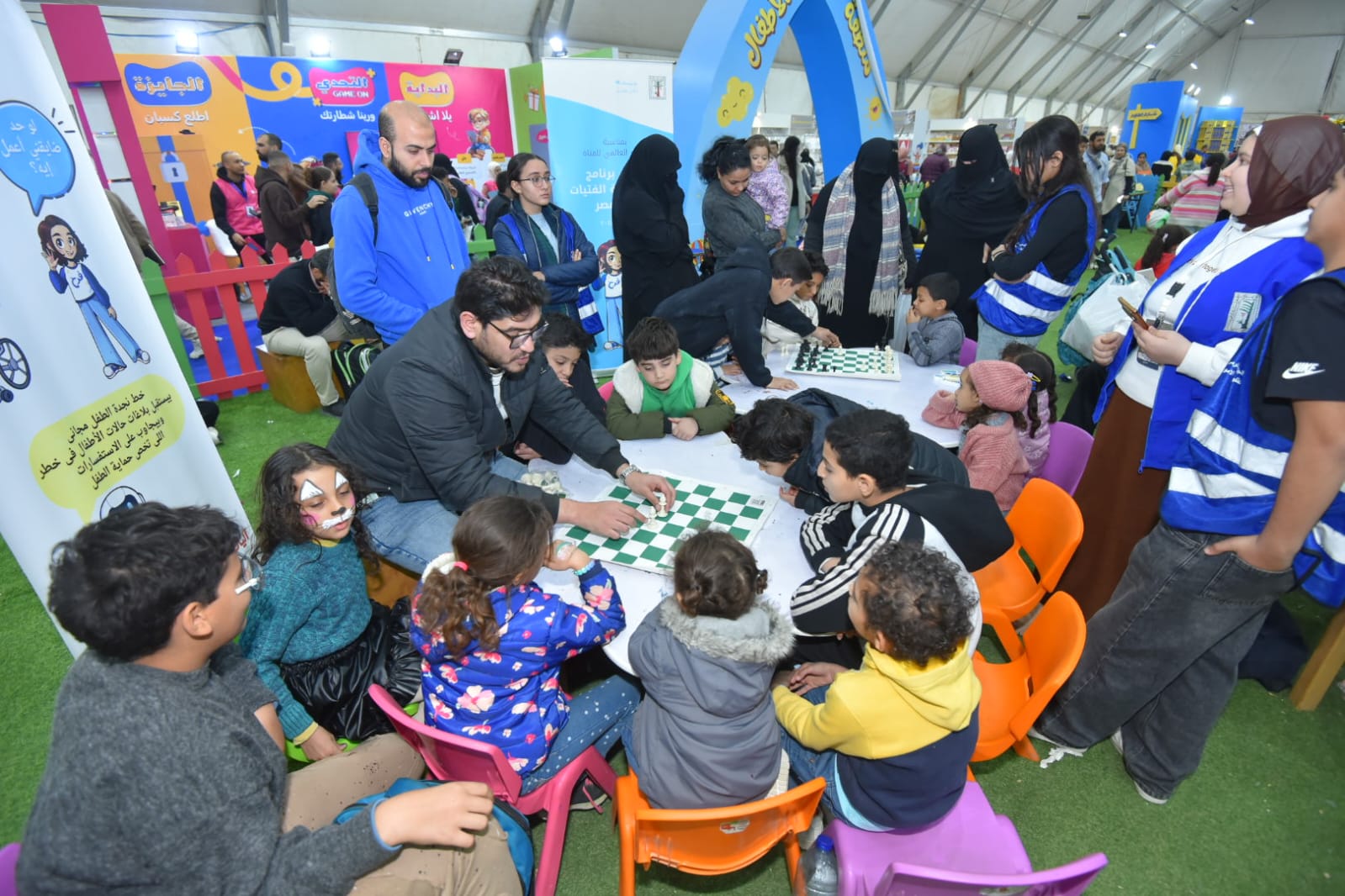 الأنشطة  الثقافية داخل جناح الطفل