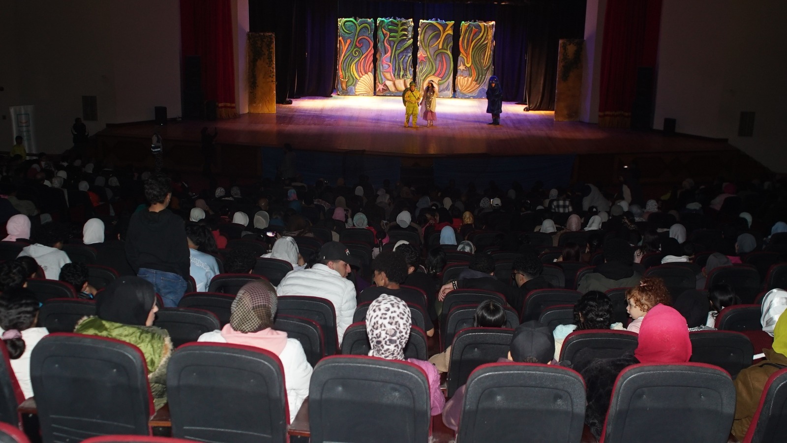 العرض المسرحي