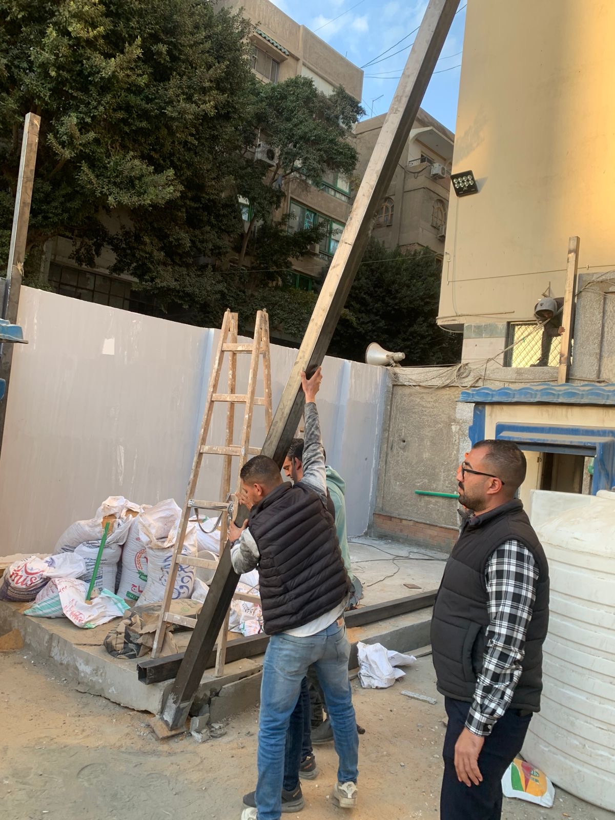 جمالون حديدى مخالف بشارع أحمد عرابى جمالون حديدى مخالف بشارع أحمد عرابى