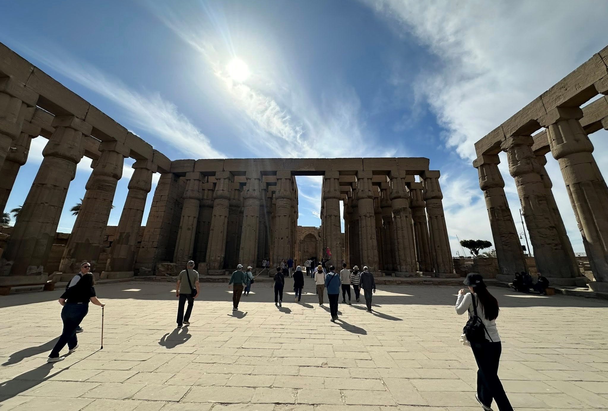 متعة سياح العالم فى قلب معبد الأقصر