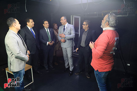 جولة أيمن محسب ومحمود سامى ومحمود الشويخ فى صالة تحرير اليوم السابع (11)