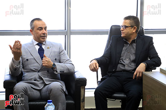 جولة أيمن محسب ومحمود سامى ومحمود الشويخ فى صالة تحرير اليوم السابع (7)