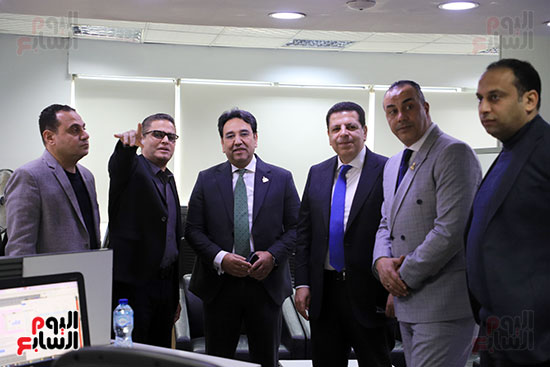 جولة أيمن محسب ومحمود سامى ومحمود الشويخ فى صالة تحرير اليوم السابع (21)