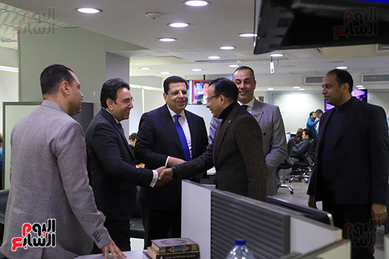 جولة أيمن محسب ومحمود سامى ومحمود الشويخ فى صالة تحرير اليوم السابع (20)