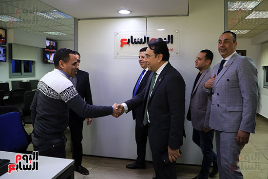 جولة أيمن محسب ومحمود سامى ومحمود الشويخ فى صالة تحرير اليوم السابع (17)