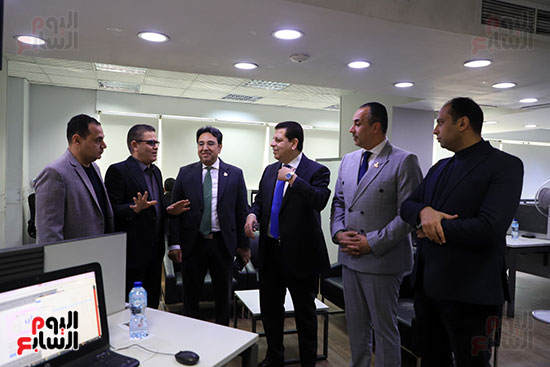 جولة أيمن محسب ومحمود سامى ومحمود الشويخ فى صالة تحرير اليوم السابع (18)