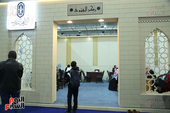 العلم الشرعي حاضر بين الكتب العلم الشرعي حاضر بين الكتب